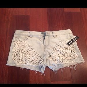 Design Lab shorts denim/crochet appliqués sz26